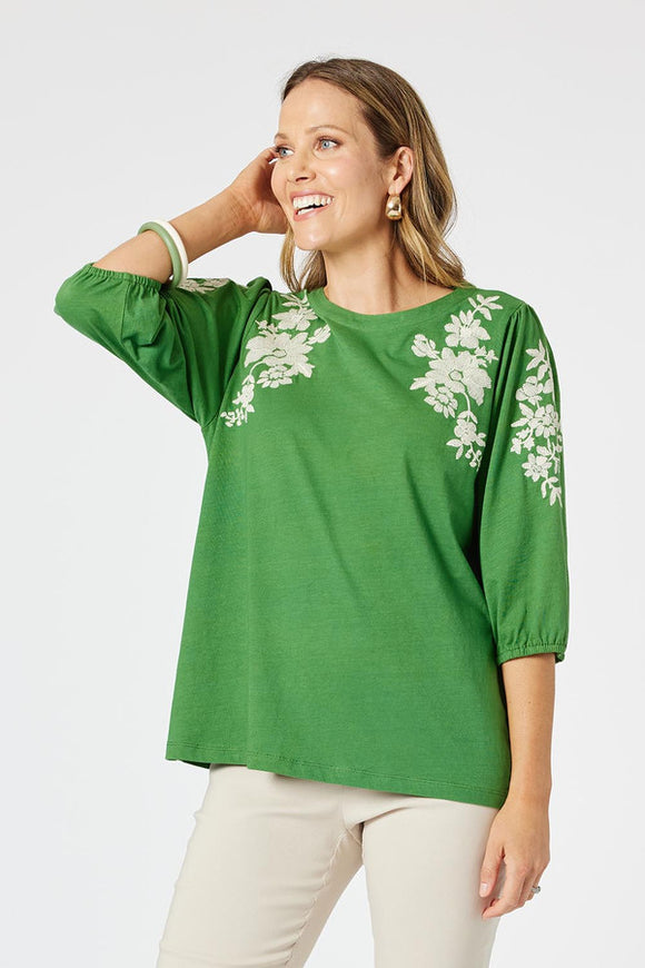 CLARITY JILL EMBROIDERY TEE | 47849 GREEN